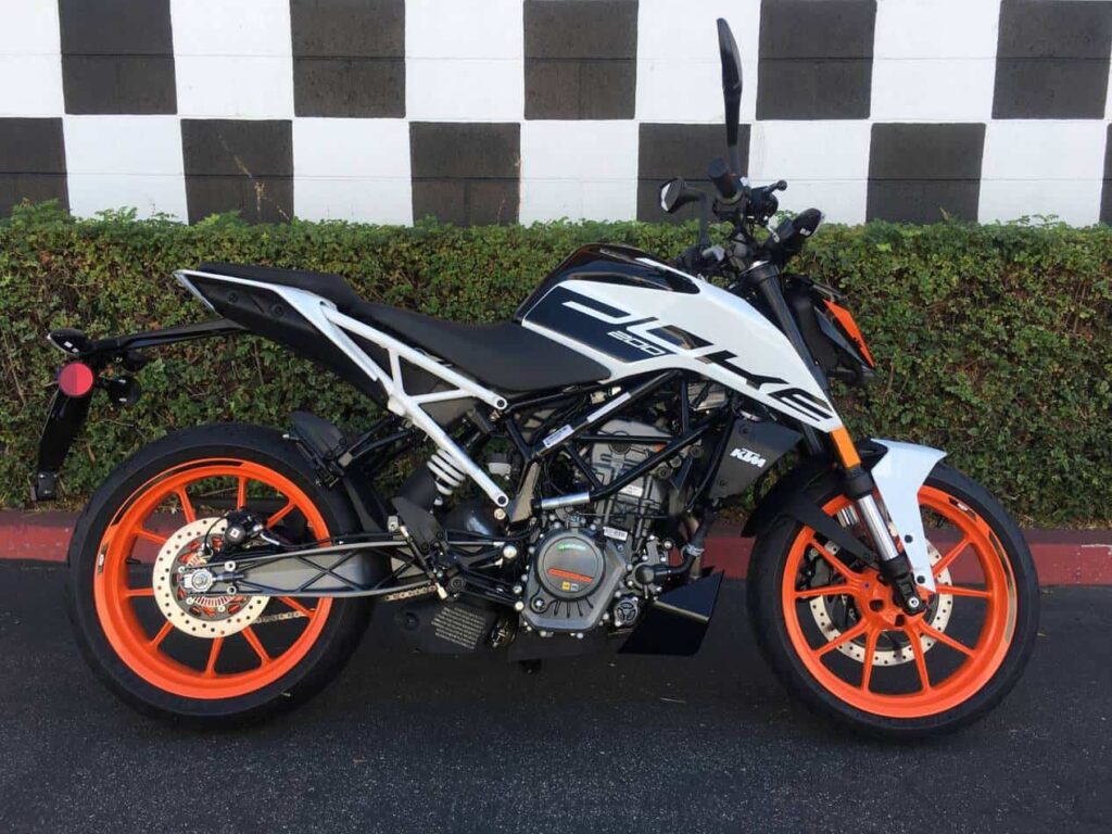 2020-KTM-200-Duke-White-Black-2