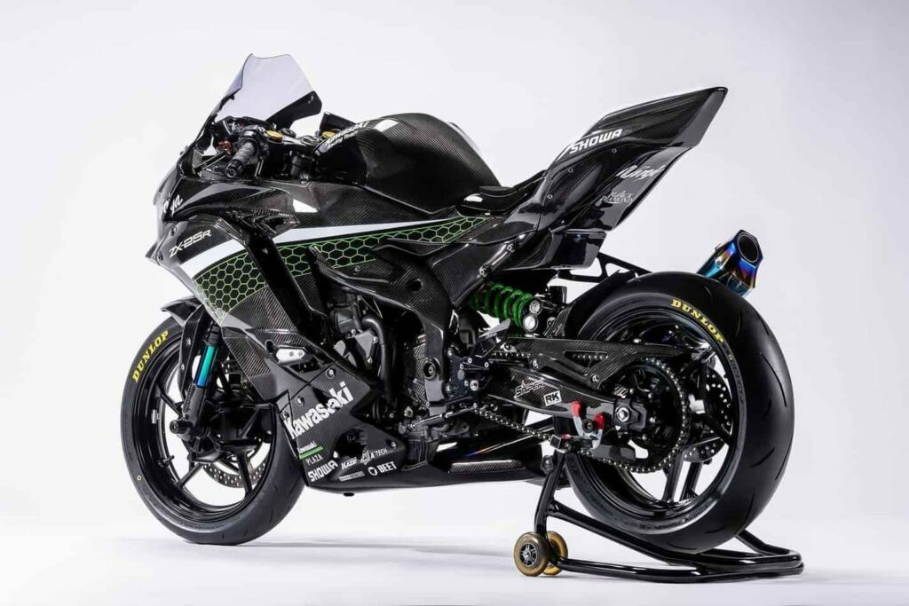 2020-Kawasaki-ZX25R-Black-3