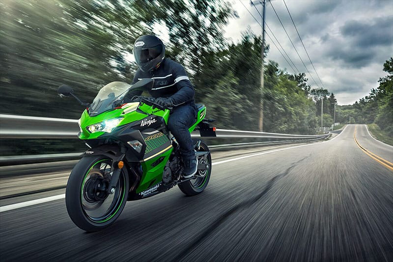 2021-Kawasaki-Ninja-400-Green-Black-8