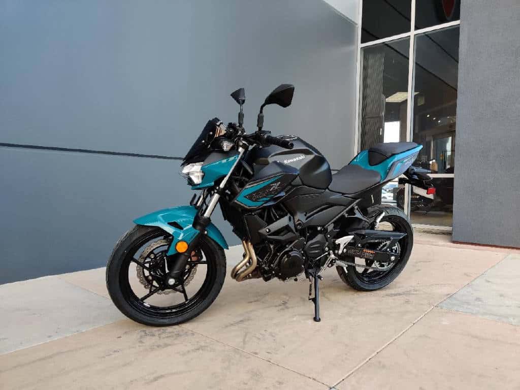 2021-Kawasaki-Z400-blue-black-1