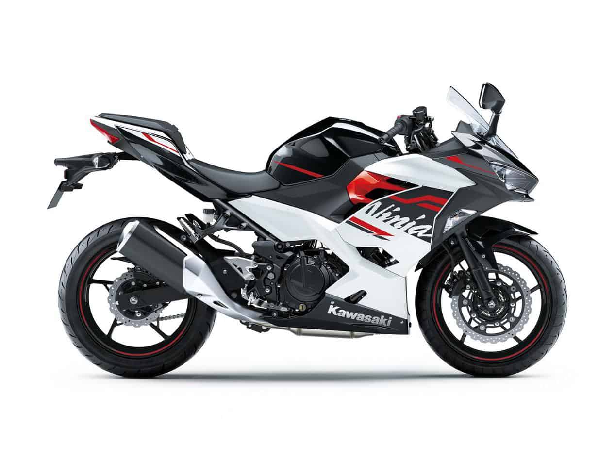 2020-Kawasaki-Ninja-250-Black-White-4