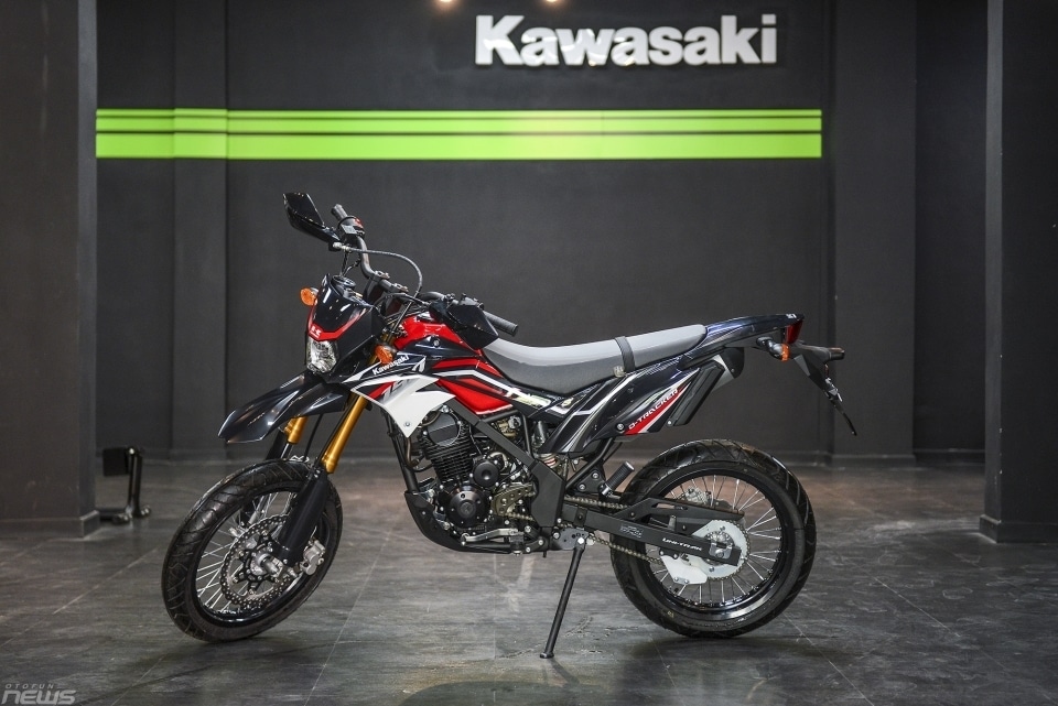 2020-Kawasaki-D-Tracker-X150-red-black-2