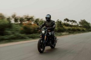 motorcycle-safety-tips-every-rider-should-now 1