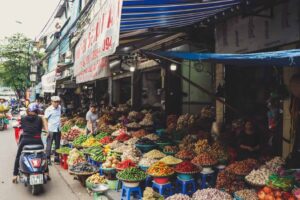 vendors-along-the-road-in-vn