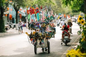 viet-nam-vendors-on-street