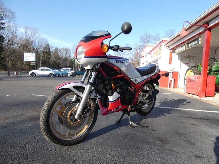 1984-yamaha-rz350-sportbike-red-white