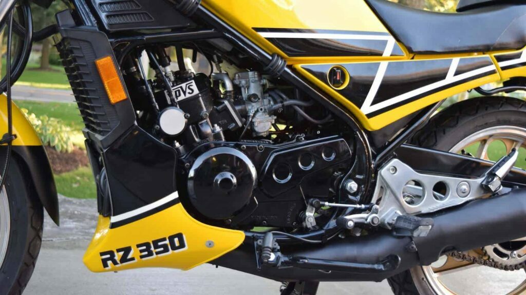 1984-yamaha-rz350-sportbike-yellow-black-engine