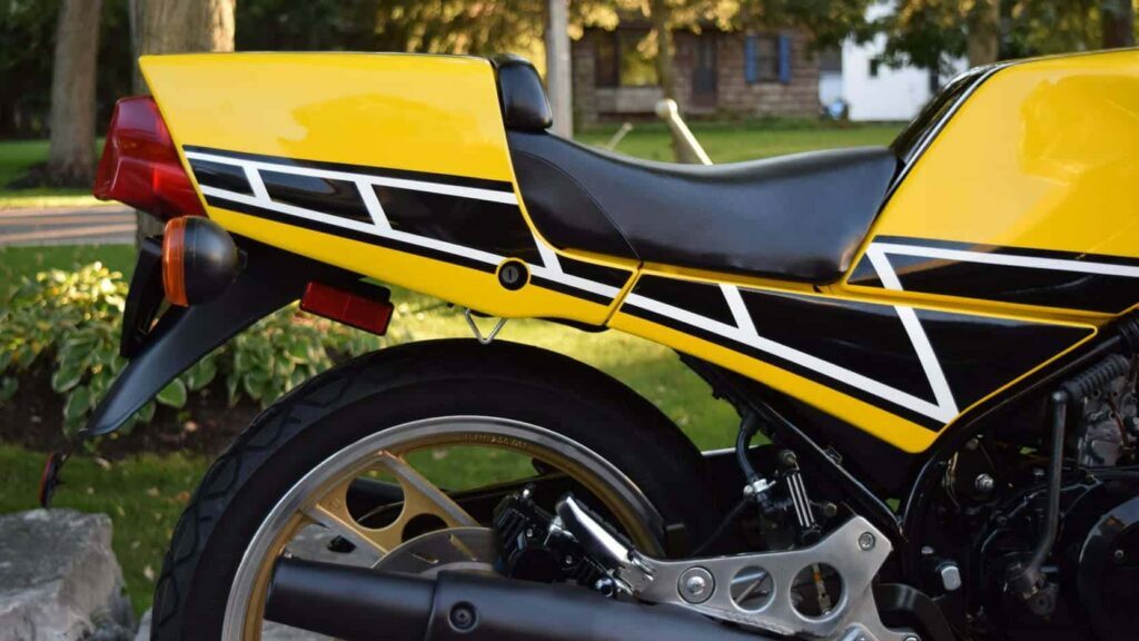 1984-yamaha-rz350-sportbike-yellow-black