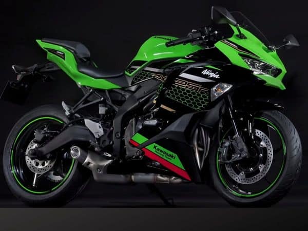 2021-kawasaki-ninja-zx25r-green-2