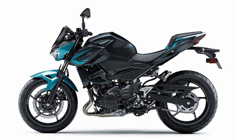 2021-Kawasaki Z250-250cc-motorcycle-on-the-highway-micramoto