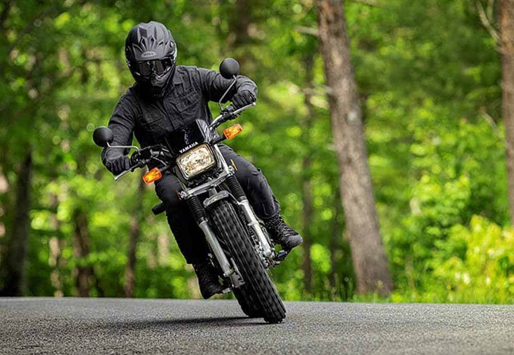 2021-Yamaha-TW200-A-dual-sport-motorcycle-black (3)