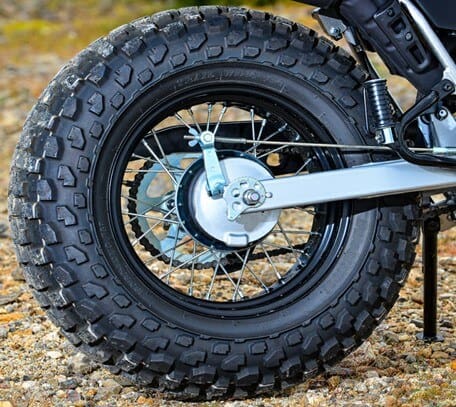 2021-Yamaha-TW200-A-dual-sport-motorcycle-black-wheels(6)