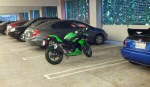 Parking-a-Motorcycle-in-a-Car-Space-micramoto-1