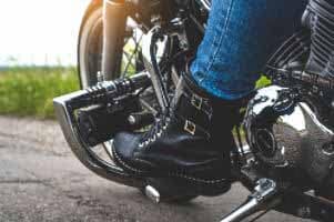 Are-Boots-Good-for-Motorcycle-Riding-micramoto (1)