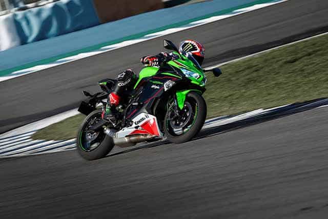 2022-Kawasaki-ZX25R-micramoto (7)