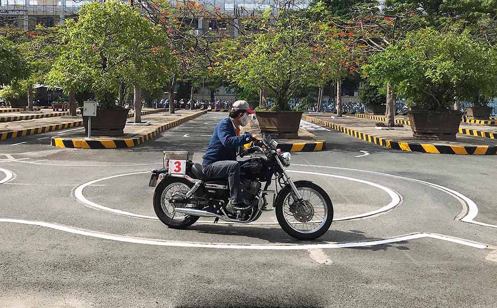 Be Aware of Your Corner Entry Speed-Motorcycle Slow Riding Techniques