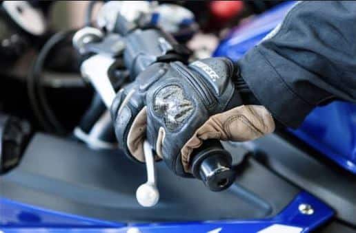 Downshifting a Motorcycle micramoto.com