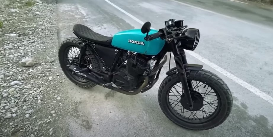 This small Honda finds itself between the realms of brat and cafe racer styles. It's a budget-friendly Japanese take on the Western cafe racer concept. Such bikes can sometimes be perplexing, like this one that lacks a distinct cowl at the rear bump-stop and features a less prominent hump on the gas tank.